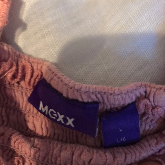 Cute top for girl, fit for 5-6 years - Picture 2 of 2